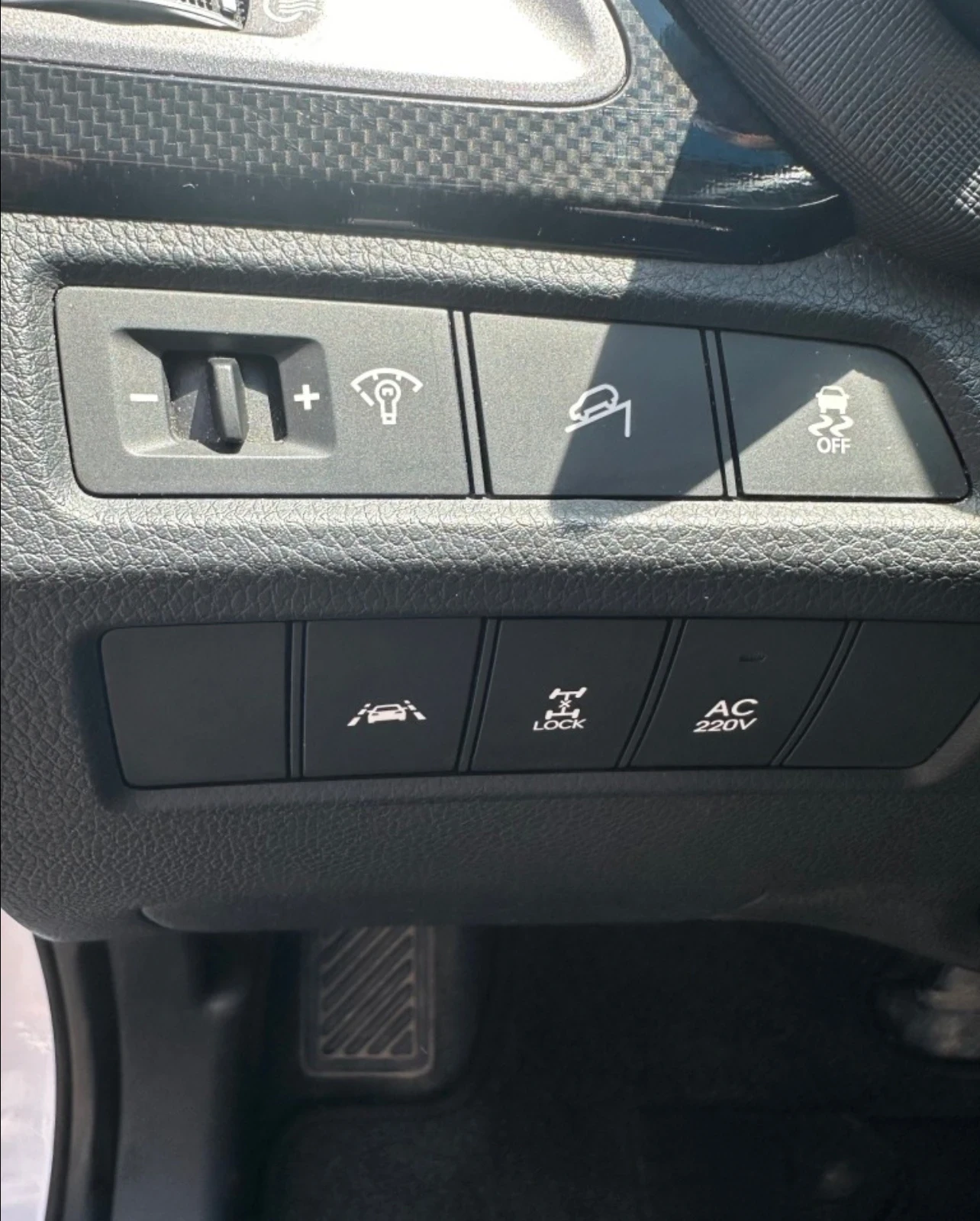 Hyundai Santa fe Ударена, но в движение, само външни щети - изображение 6 | Auto.bg Hyundai Santa fe Ударена, но в движение, само външни щети - изображение 6