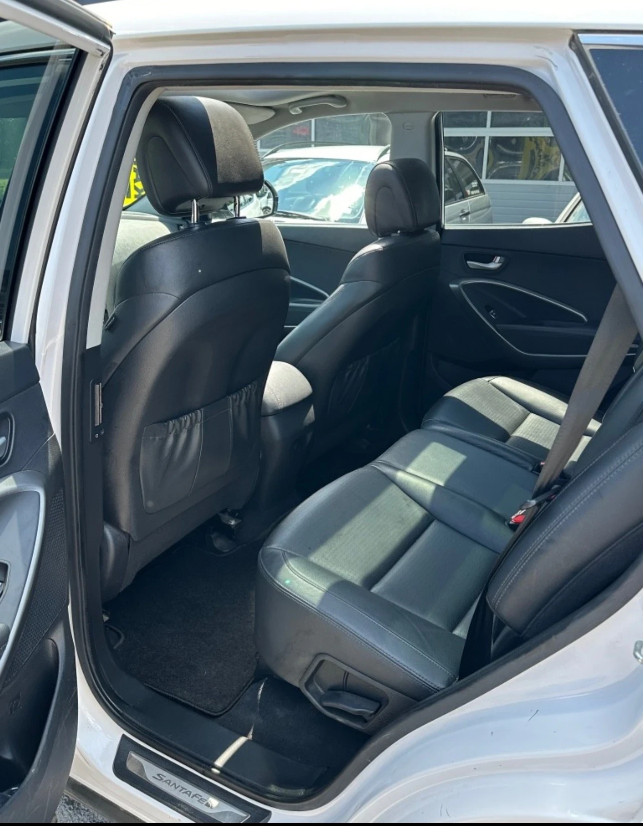 Hyundai Santa fe Ударена, но в движение, само външни щети - изображение 3 | Auto.bg Hyundai Santa fe Ударена, но в движение, само външни щети - изображение 3