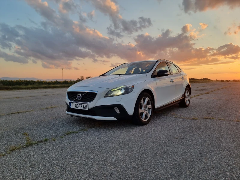 Volvo V40 Cross Country 2.0 БЕНЗИН, 180 к.с. - 5 цилиндров старият мотор - 9000 € - 60454364 1 | Car24.bg Volvo V40 Cross Country 2.0 БЕНЗИН, 180 к.с. - 5 цилиндров старият мотор - 9000 € - 60454364 1