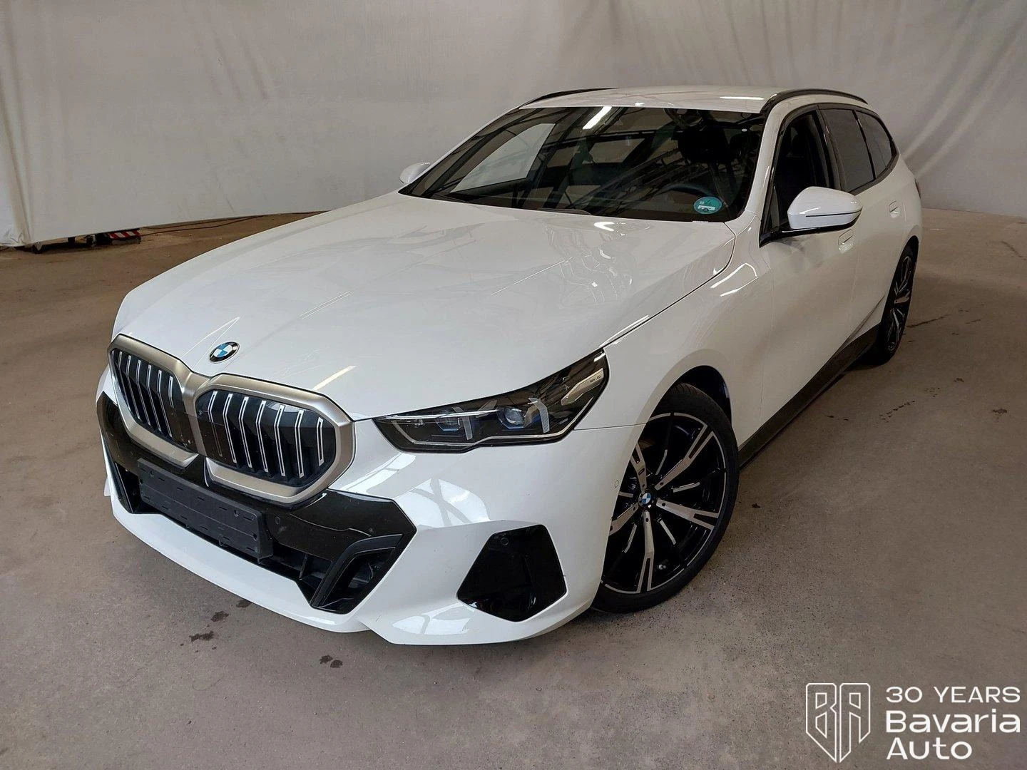 BMW 520 d xDrive Touring Steptronic | Auto.bg — изображение 1 BMW 520 d xDrive Touring Steptronic | Auto.bg — изображение 1