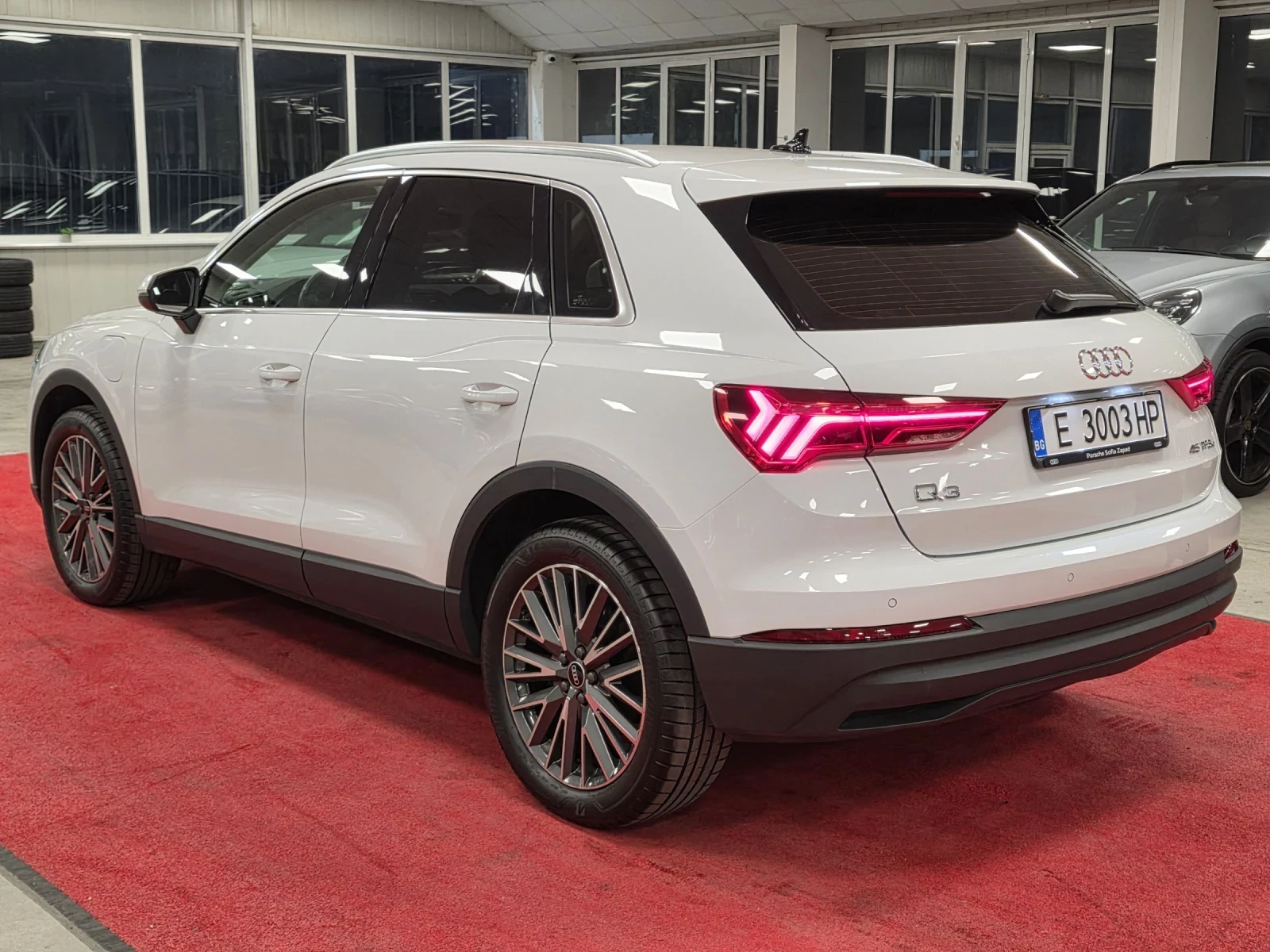 Audi Q3 45 TFSIe | 245кс | Plug-in Hybrid  - изображение 4 | Auto.bg Audi Q3 45 TFSIe | 245кс | Plug-in Hybrid  - изображение 4
