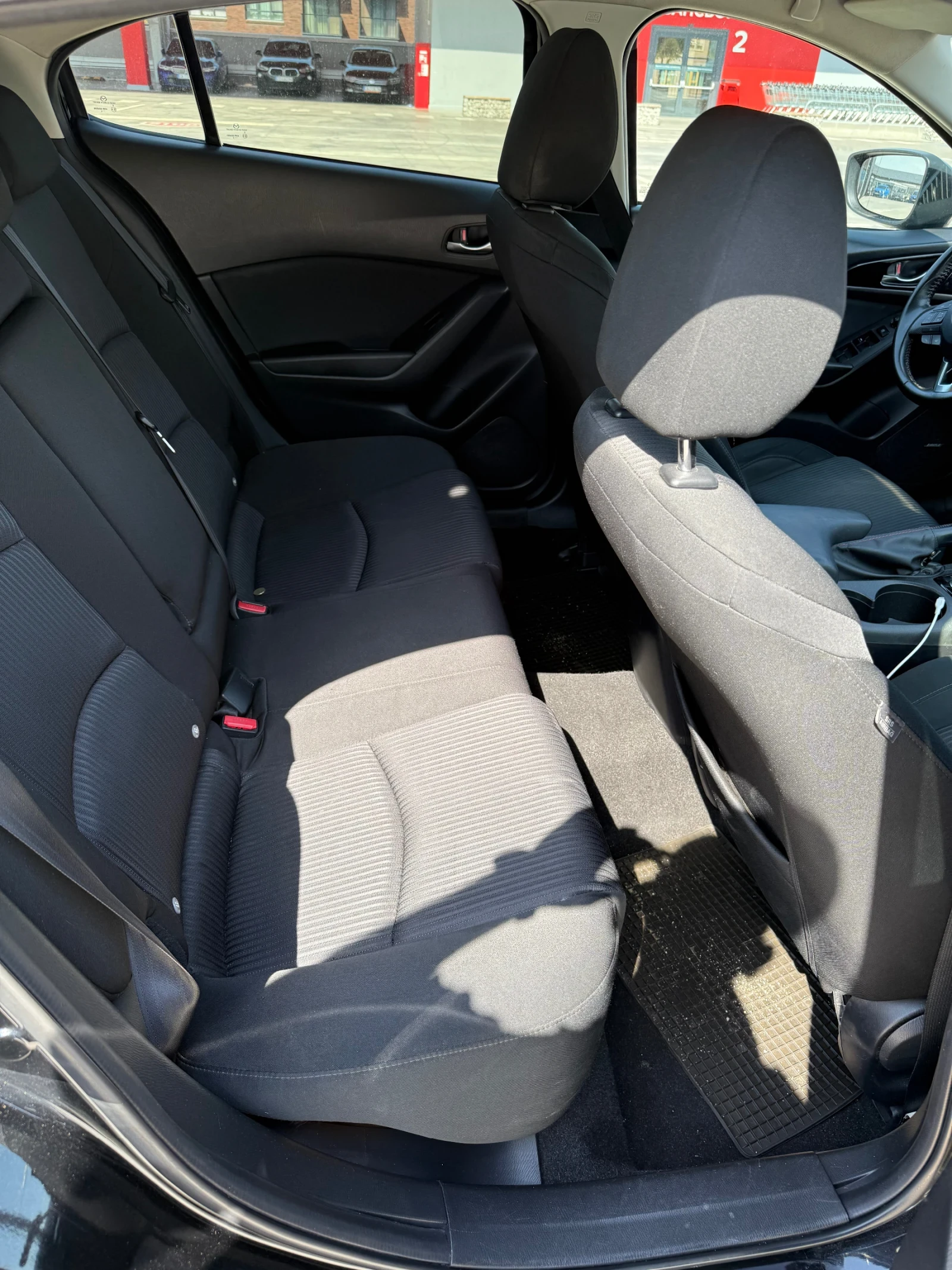 Mazda 3 1.6 MZ-CD SKYACTIVE/BOSE/PARKING CAMERA/ - изображение 7 | Auto.bg Mazda 3 1.6 MZ-CD SKYACTIVE/BOSE/PARKING CAMERA/ - изображение 7