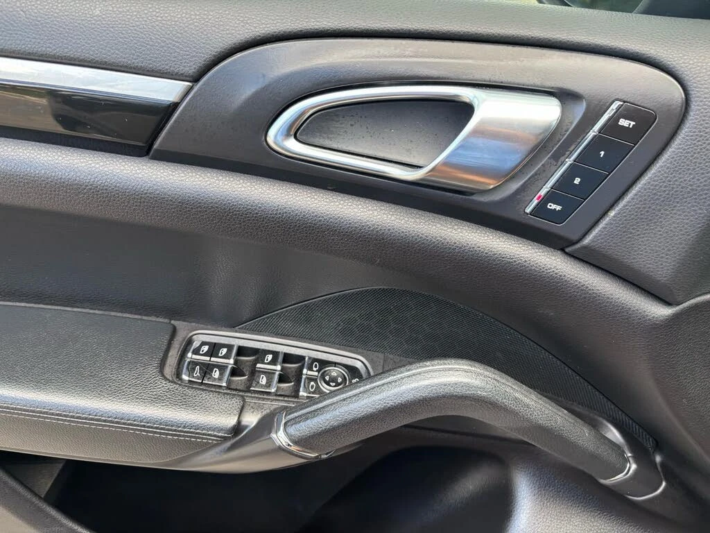 Porsche Cayenne 4.8* КОЖА* ПАМЕТ* ОБДУХВАНЕ - изображение 8 | Auto.bg Porsche Cayenne 4.8* КОЖА* ПАМЕТ* ОБДУХВАНЕ - изображение 8