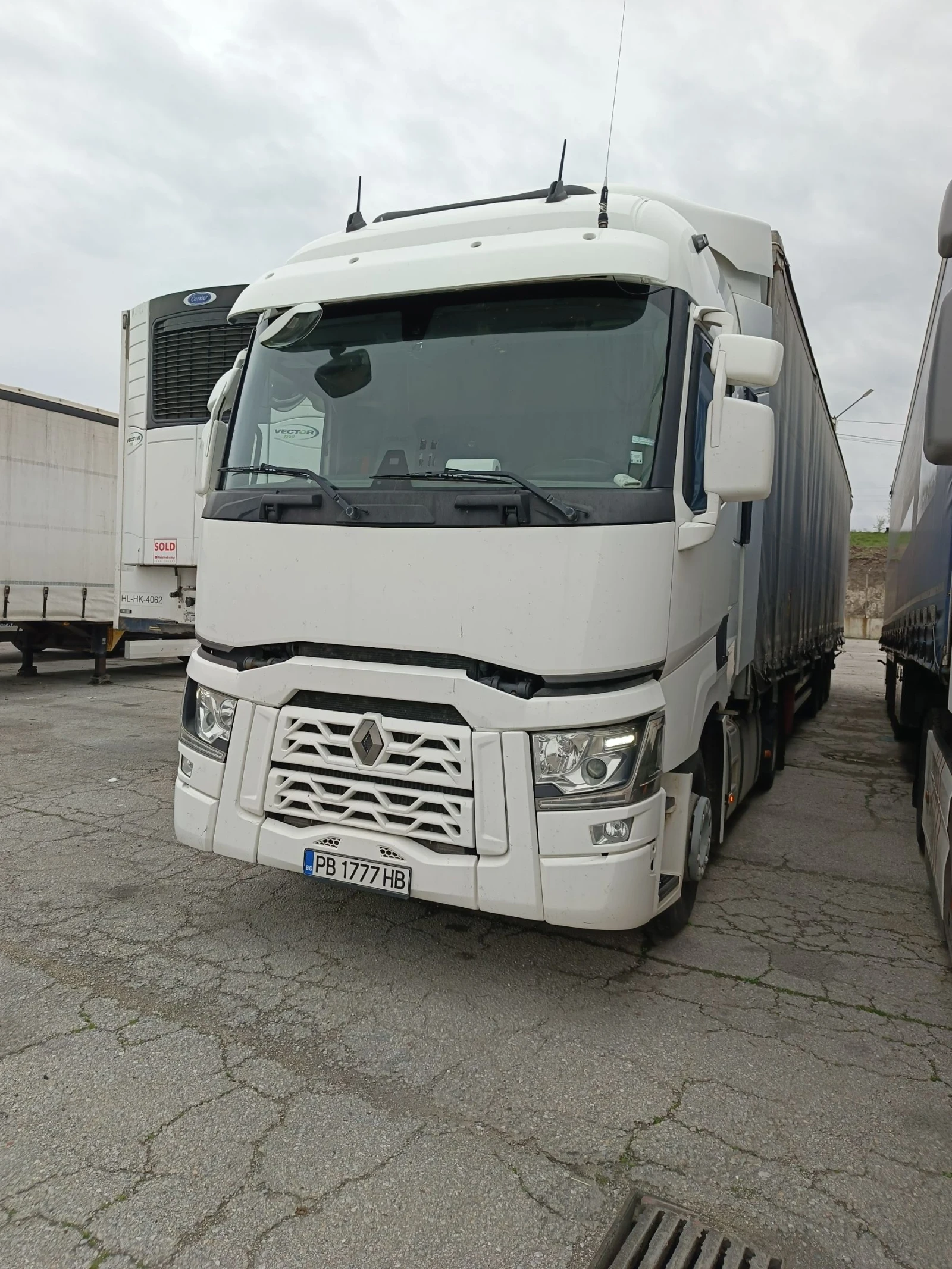 Renault T undefined | Auto.bg — изображение 1 Renault T undefined | Auto.bg — изображение 1