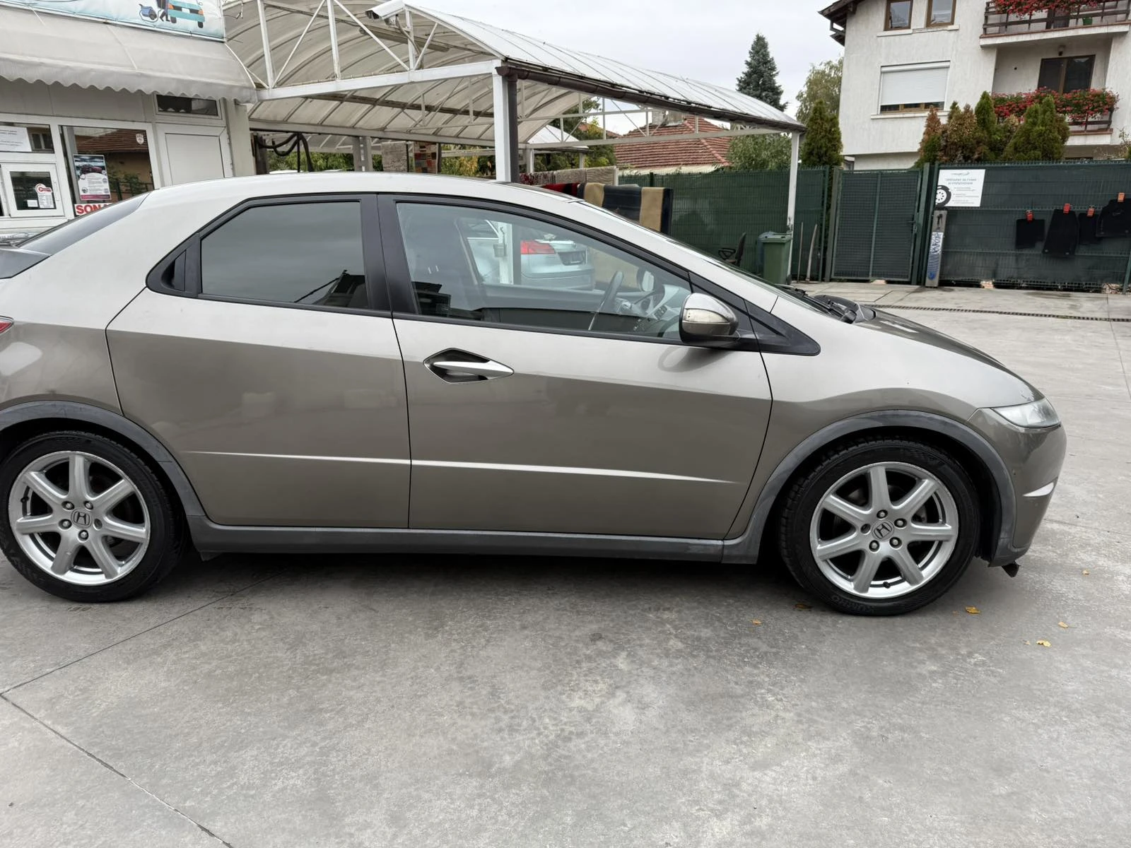 Honda Civic 1.8 I-VTEC- I-SHIFT - изображение 4 | Auto.bg Honda Civic 1.8 I-VTEC- I-SHIFT - изображение 4