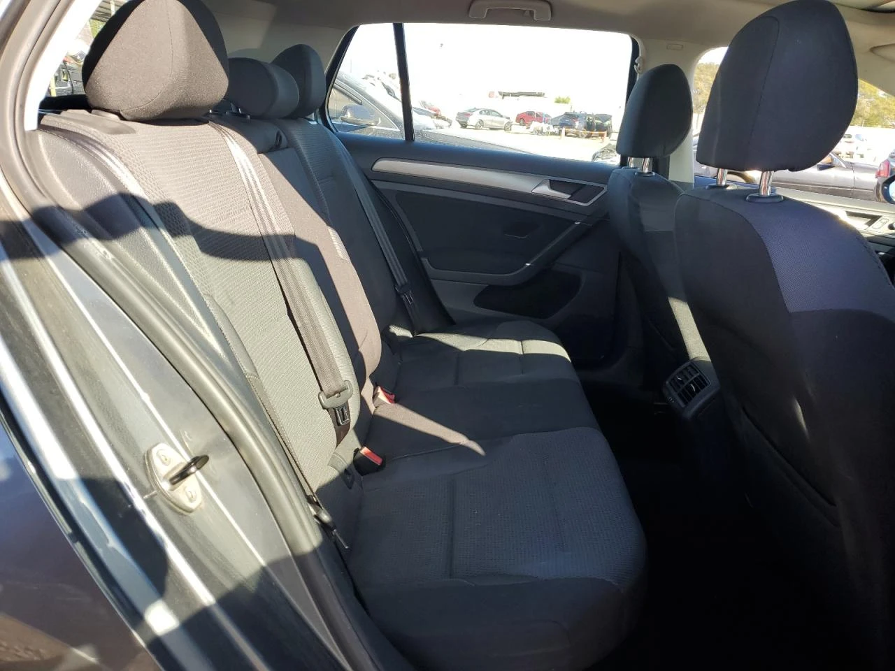 VW Golf S 1.8L - изображение 10 | Auto.bg VW Golf S 1.8L - изображение 10