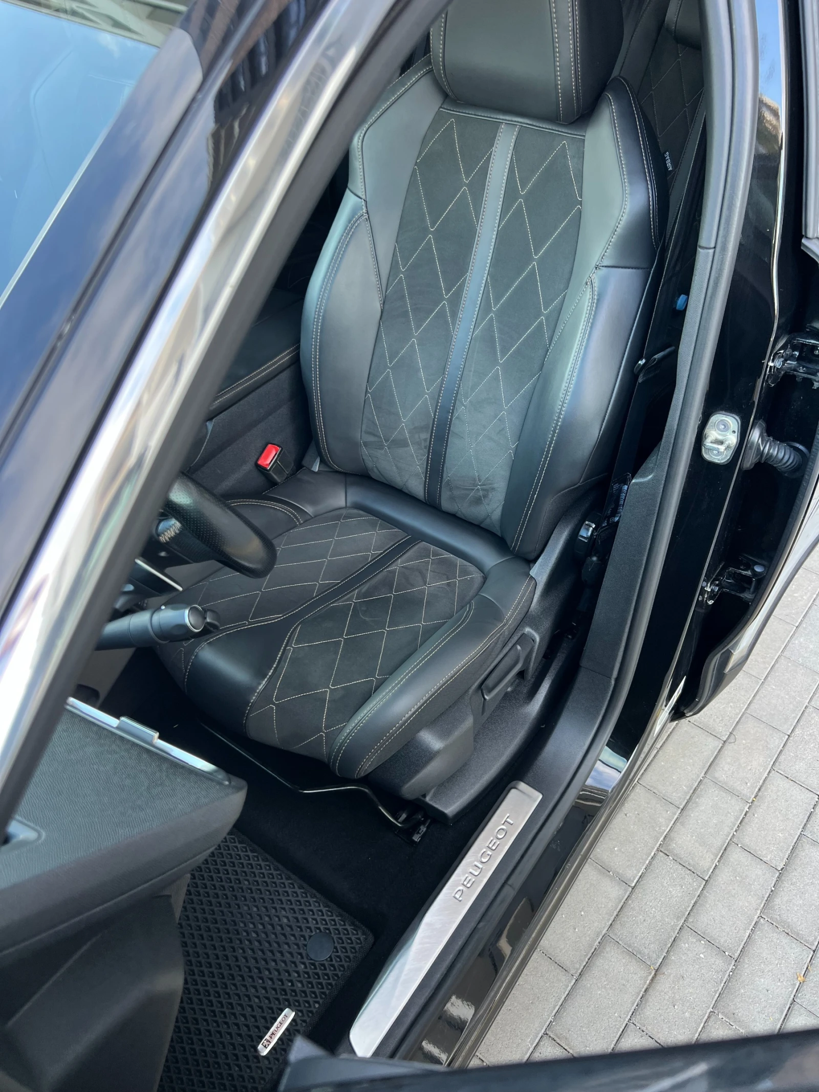 Peugeot 3008 GT 2.0 BlueHDi Distronic Keyless Go 360 - изображение 10 | Auto.bg Peugeot 3008 GT 2.0 BlueHDi Distronic Keyless Go 360 - изображение 10