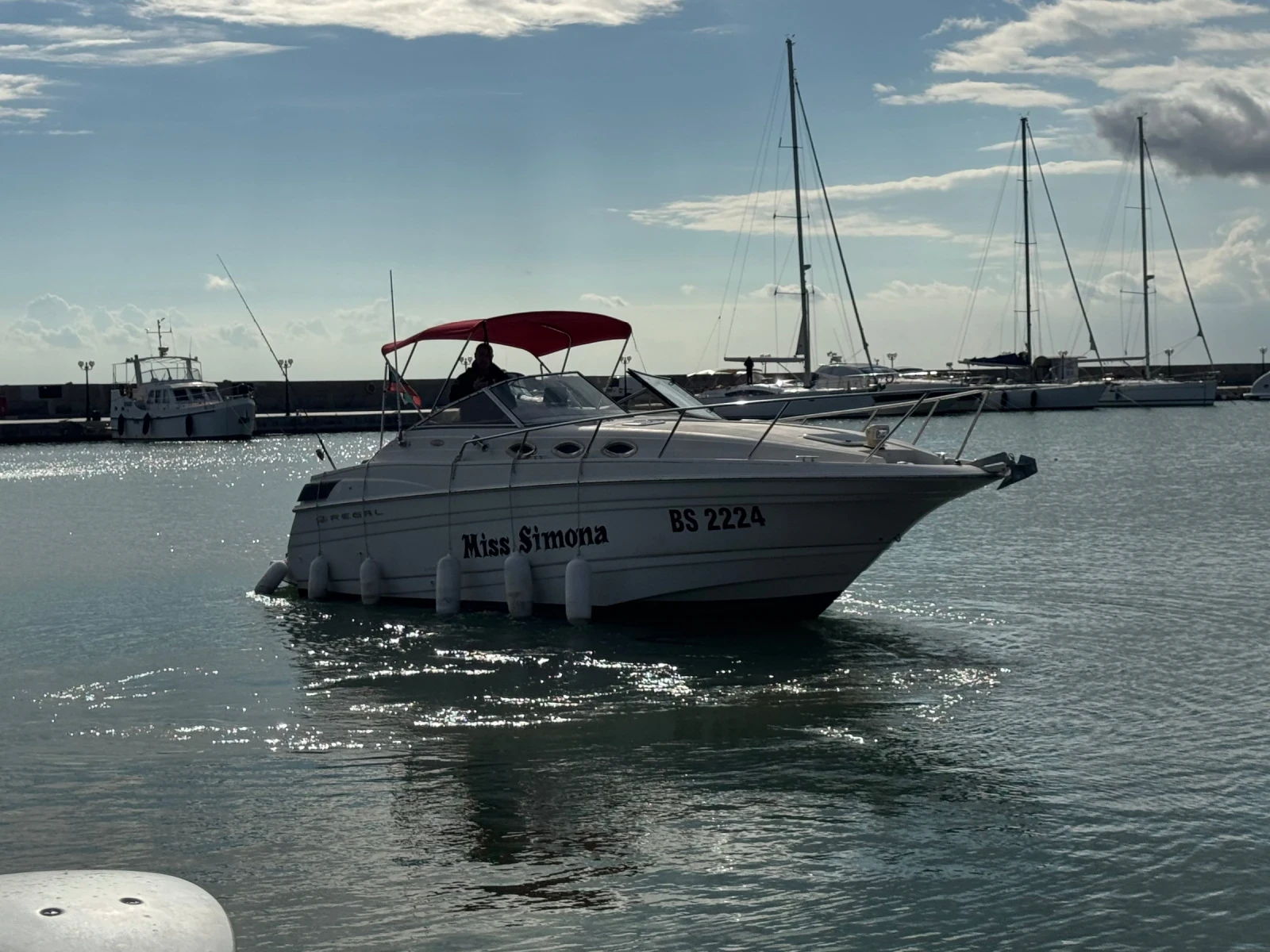 Моторна яхта Regal Commodore 2660 - изображение 5 | Auto.bg Моторна яхта Regal Commodore 2660 - изображение 5