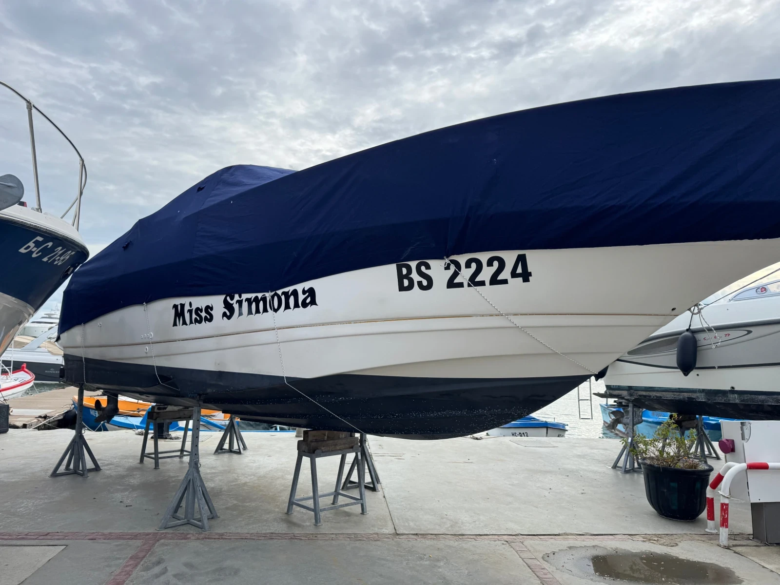 Моторна яхта Regal Commodore 2660 - изображение 9 | Auto.bg Моторна яхта Regal Commodore 2660 - изображение 9