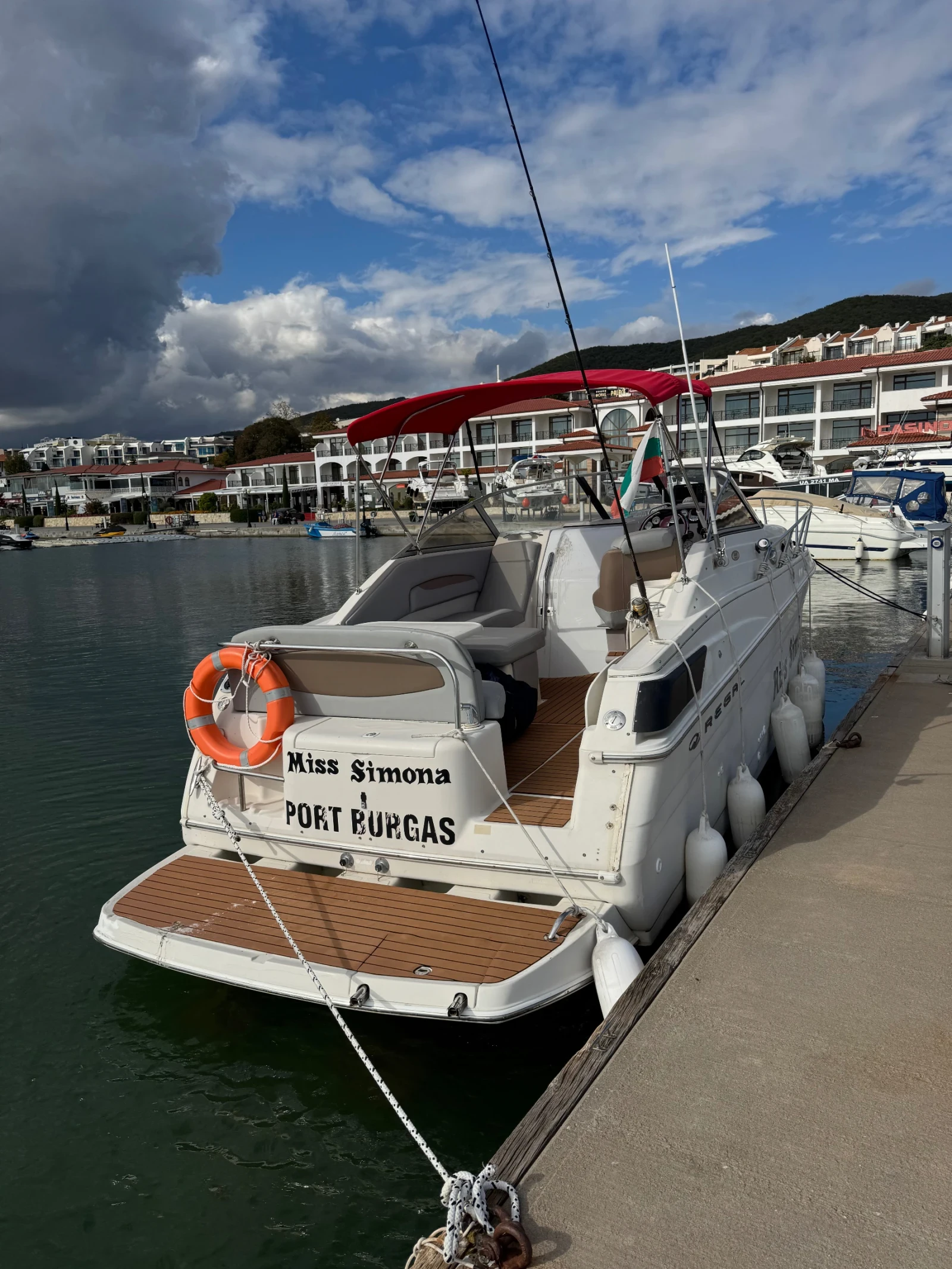 Моторна яхта Regal Commodore 2660 - изображение 2 | Auto.bg Моторна яхта Regal Commodore 2660 - изображение 2