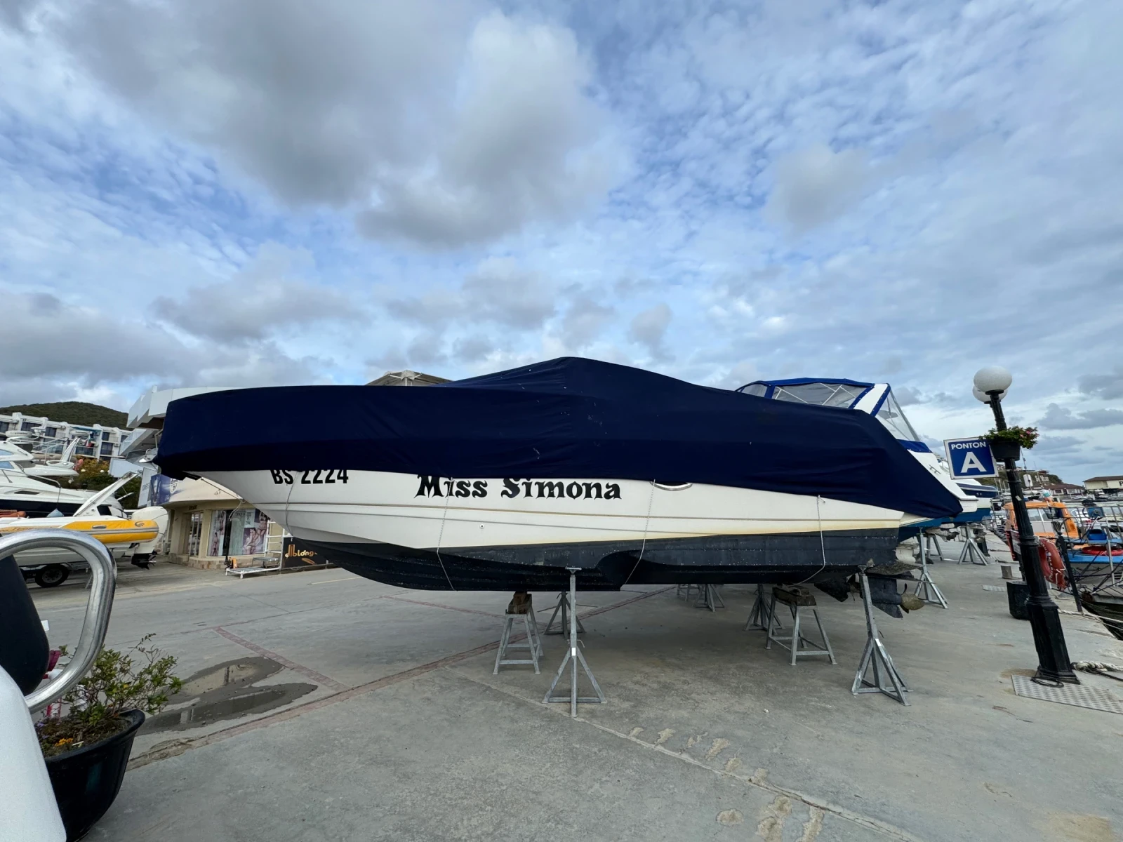 Моторна яхта Regal Commodore 2660 - изображение 6 | Auto.bg Моторна яхта Regal Commodore 2660 - изображение 6