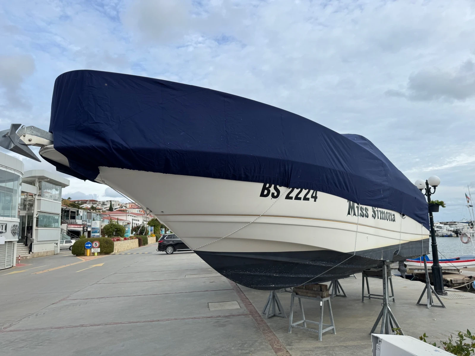 Моторна яхта Regal Commodore 2660 - изображение 7 | Auto.bg Моторна яхта Regal Commodore 2660 - изображение 7