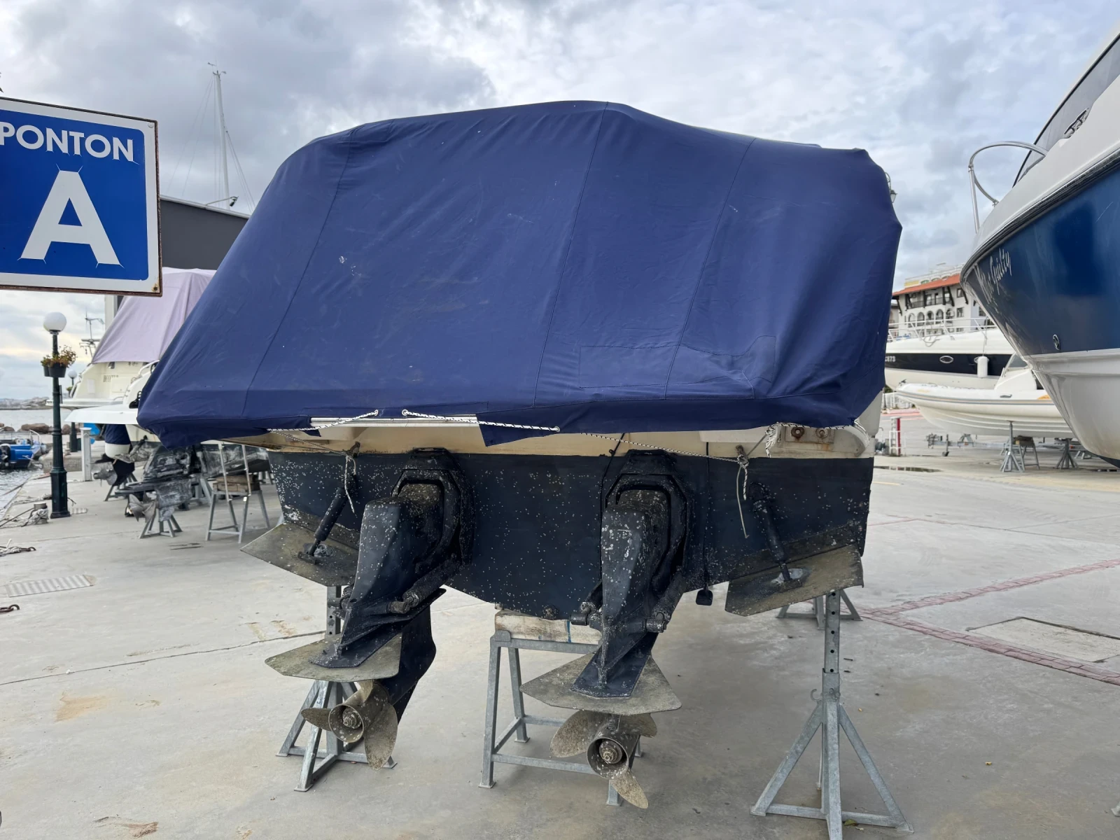 Моторна яхта Regal Commodore 2660 - изображение 10 | Auto.bg Моторна яхта Regal Commodore 2660 - изображение 10