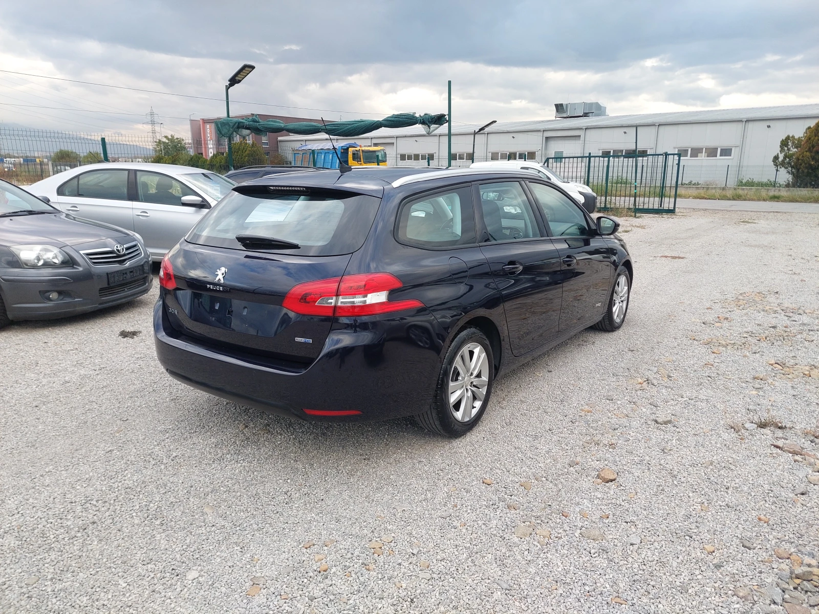 Peugeot 308 1, 6 Blue-HDI FAP "Business-Line" - изображение 5 | Auto.bg Peugeot 308 1, 6 Blue-HDI FAP "Business-Line" - изображение 5