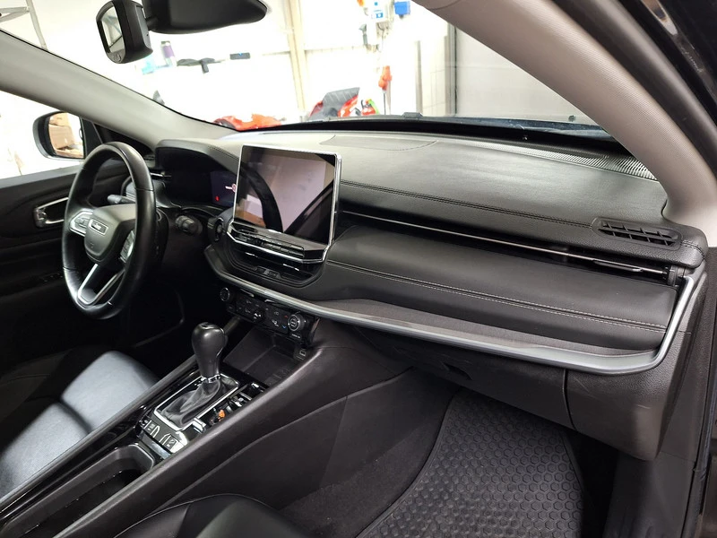 Jeep Compass 1.3 T4 4xe PLUG-IN HYBRID "S" 241 коня - изображение 10 | Auto.bg Jeep Compass 1.3 T4 4xe PLUG-IN HYBRID "S" 241 коня - изображение 10