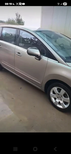 Снимка Peugeot 5008