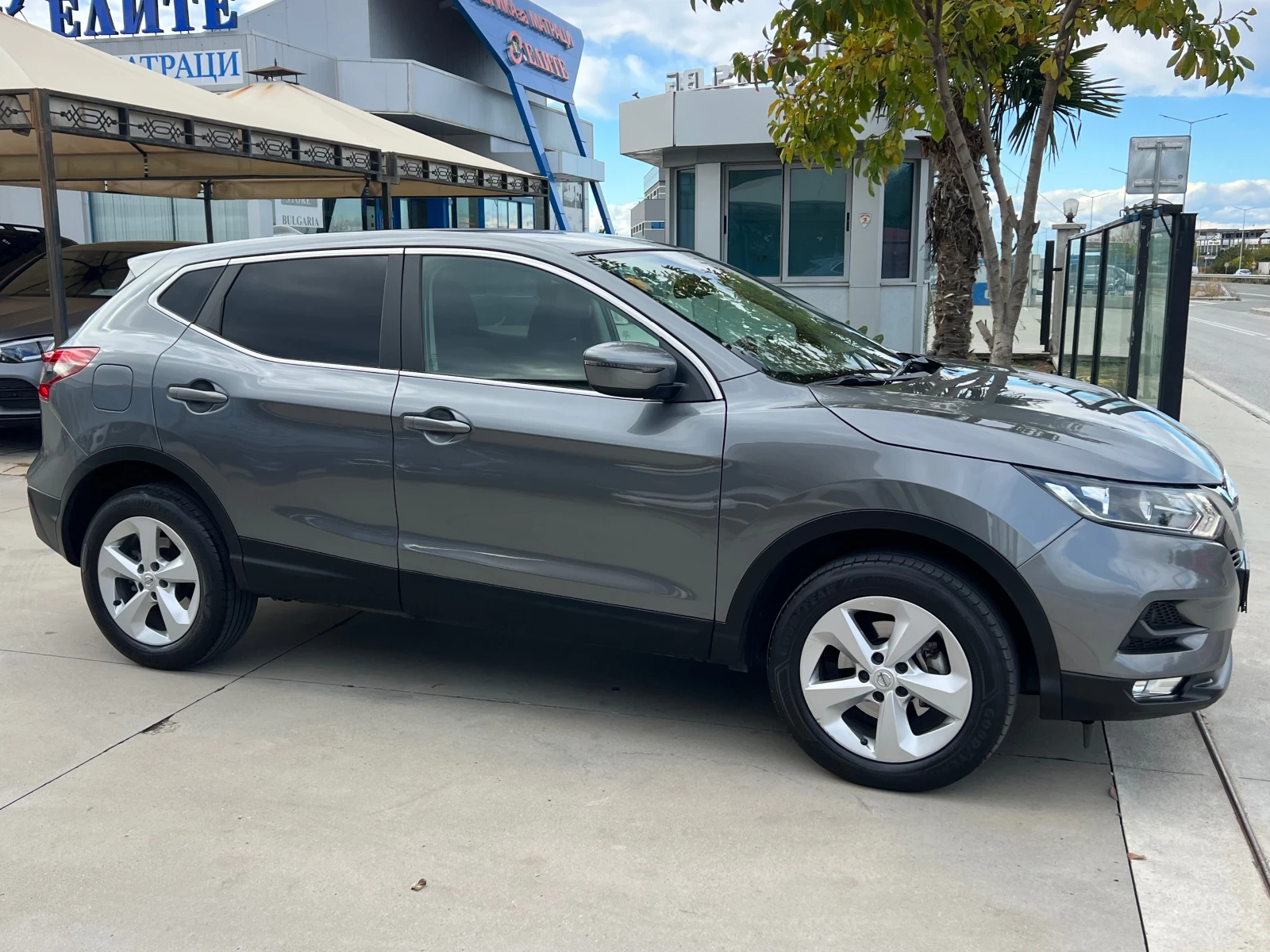 Nissan Qashqai 1.5DCI, ПЪЛНА СЕРВ. ИСТОРИЯ+ ФАКТУРИ-КАТО НОВ!!! - изображение 4 | Auto.bg Nissan Qashqai 1.5DCI, ПЪЛНА СЕРВ. ИСТОРИЯ+ ФАКТУРИ-КАТО НОВ!!! - изображение 4
