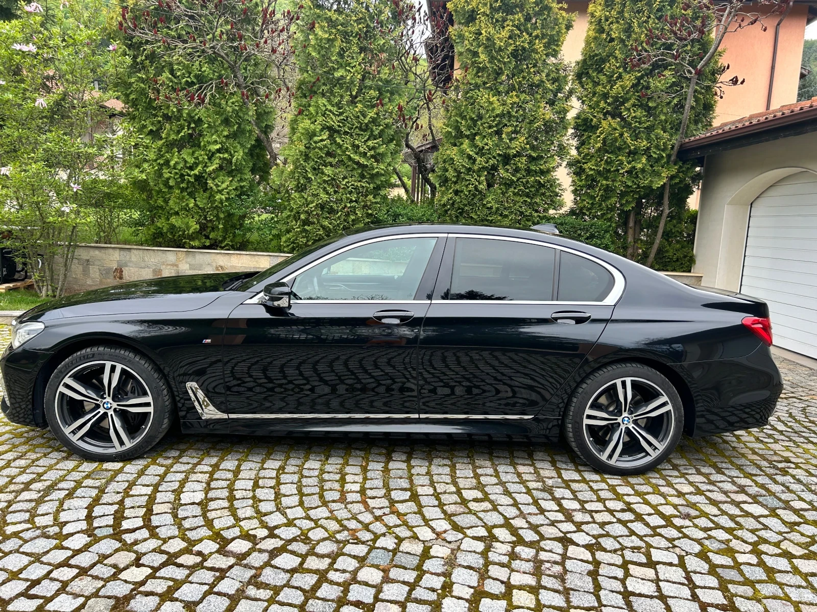 BMW 740 XD, MSPORT, LASER, СМЕНЕНИ ВЕРИГИ, 1ВИ СОБСТВЕНИК - изображение 2 | Auto.bg BMW 740 XD, MSPORT, LASER, СМЕНЕНИ ВЕРИГИ, 1ВИ СОБСТВЕНИК - изображение 2