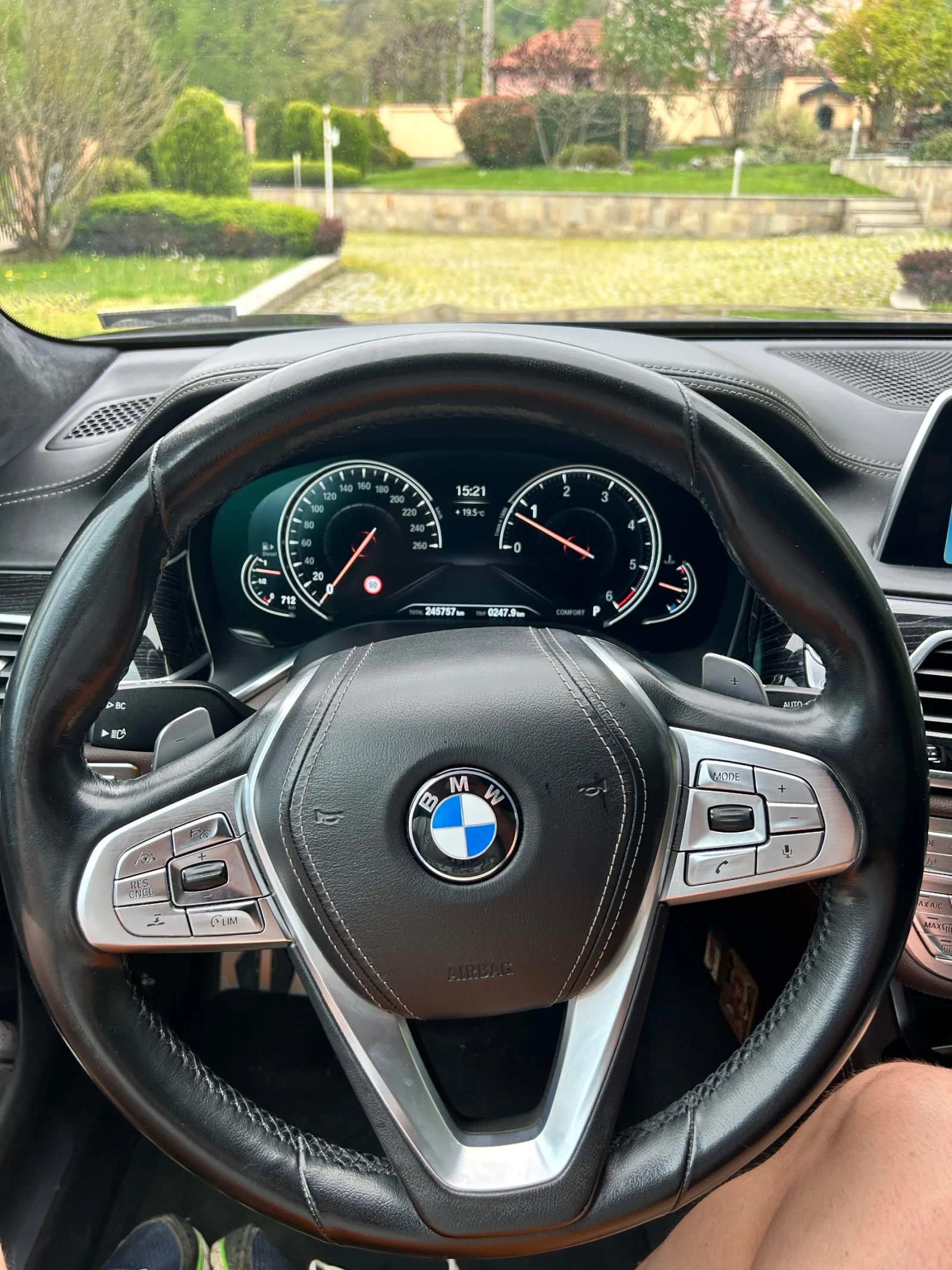 BMW 740 XD, MSPORT, LASER, СМЕНЕНИ ВЕРИГИ, 1ВИ СОБСТВЕНИК - изображение 9 | Auto.bg BMW 740 XD, MSPORT, LASER, СМЕНЕНИ ВЕРИГИ, 1ВИ СОБСТВЕНИК - изображение 9