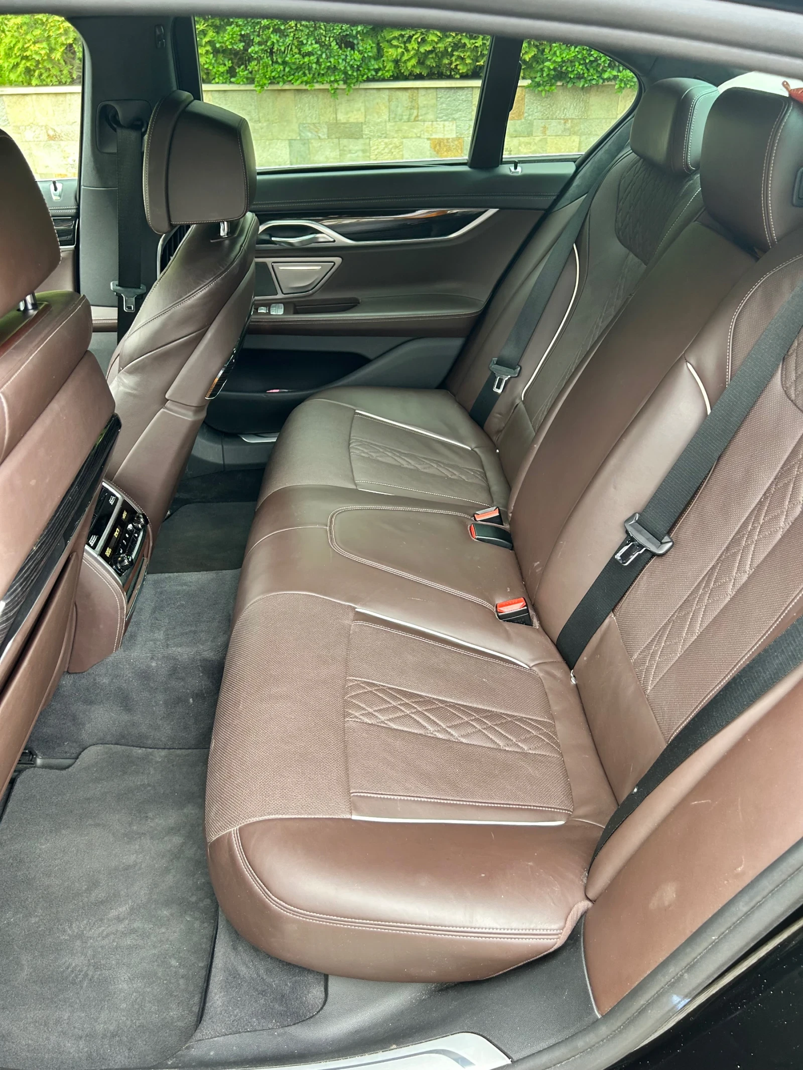 BMW 740 XD, MSPORT, LASER, СМЕНЕНИ ВЕРИГИ, 1ВИ СОБСТВЕНИК - изображение 7 | Auto.bg BMW 740 XD, MSPORT, LASER, СМЕНЕНИ ВЕРИГИ, 1ВИ СОБСТВЕНИК - изображение 7