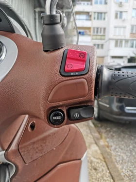 Piaggio Beverly 300 i | Auto.bg — изображение 11 Piaggio Beverly 300 i | Auto.bg — изображение 11
