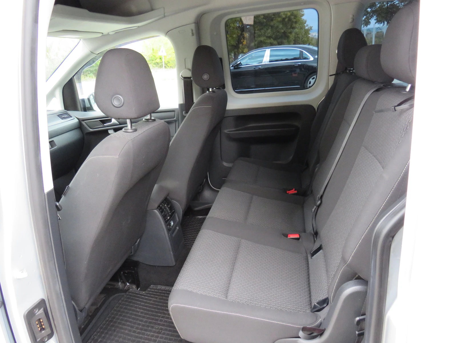 VW Caddy * 2.0TDI DISTRONIC ПЪТНИЧЕСКИ*  - изображение 10 | Auto.bg VW Caddy * 2.0TDI DISTRONIC ПЪТНИЧЕСКИ*  - изображение 10