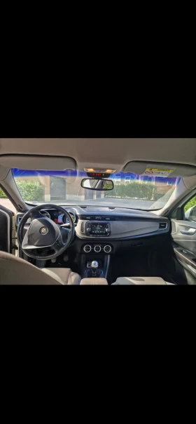 Alfa Romeo Giulietta 1.4T бензин с газ - 5990 € - 56151837 4 | Car24.bg Alfa Romeo Giulietta 1.4T бензин с газ - 5990 € - 56151837 4