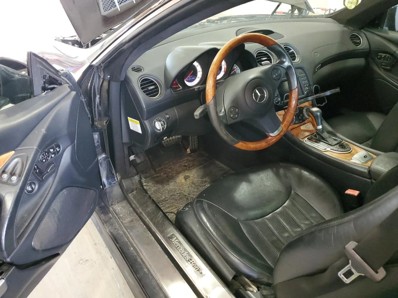 Mercedes-Benz SL 500 AMG* HARMAN/KARDON* KEYLESS* ОБУДУХ - изображение 8 | Auto.bg Mercedes-Benz SL 500 AMG* HARMAN/KARDON* KEYLESS* ОБУДУХ - изображение 8