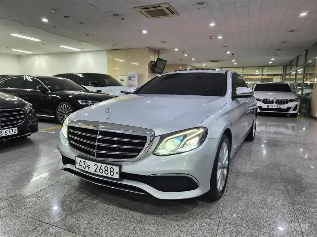 Mercedes-Benz E 300 ДИГИТАЛНО* ТАБЛО* ОБДУХВАНЕ* ХЕДЪП* 360КАМЕРА* LAN | Auto.bg — изображение 1 Mercedes-Benz E 300 ДИГИТАЛНО* ТАБЛО* ОБДУХВАНЕ* ХЕДЪП* 360КАМЕРА* LAN | Auto.bg — изображение 1