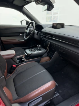 Mazda MX-30 EV E-SKYACTIVE ТЕРМОПОМПА КОЖА HUD Bi COLOR ALU - 17900 € - 95931091 4 | Car24.bg Mazda MX-30 EV E-SKYACTIVE ТЕРМОПОМПА КОЖА HUD Bi COLOR ALU - 17900 € - 95931091 4