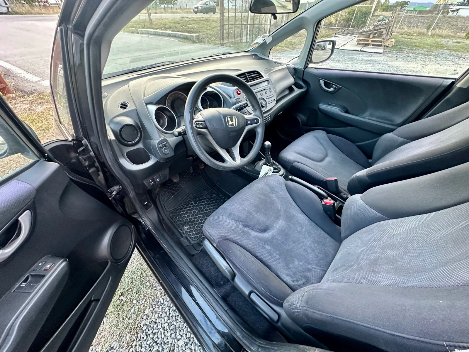 Honda Jazz 1.4i 100kc пълна сервизна история! - изображение 9 | Auto.bg Honda Jazz 1.4i 100kc пълна сервизна история! - изображение 9