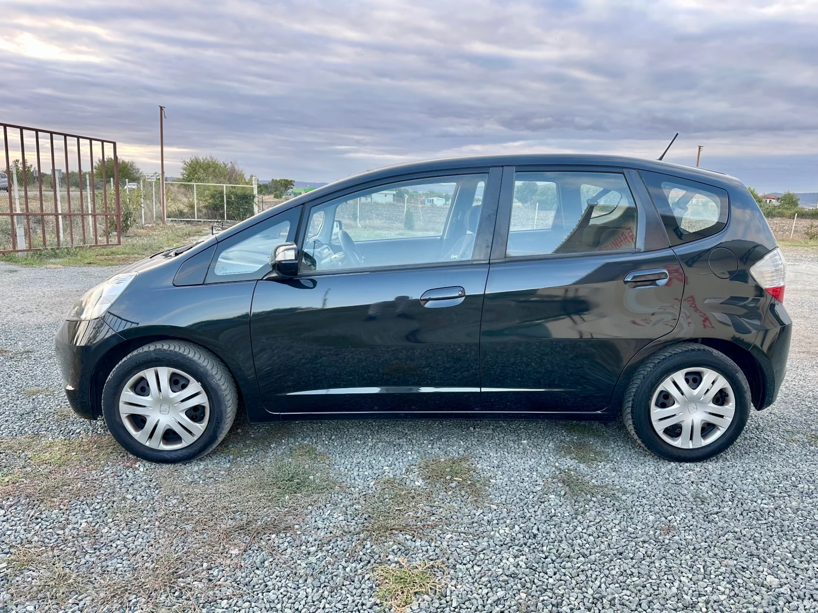 Honda Jazz 1.4i 100kc пълна сервизна история! - изображение 4 | Auto.bg Honda Jazz 1.4i 100kc пълна сервизна история! - изображение 4