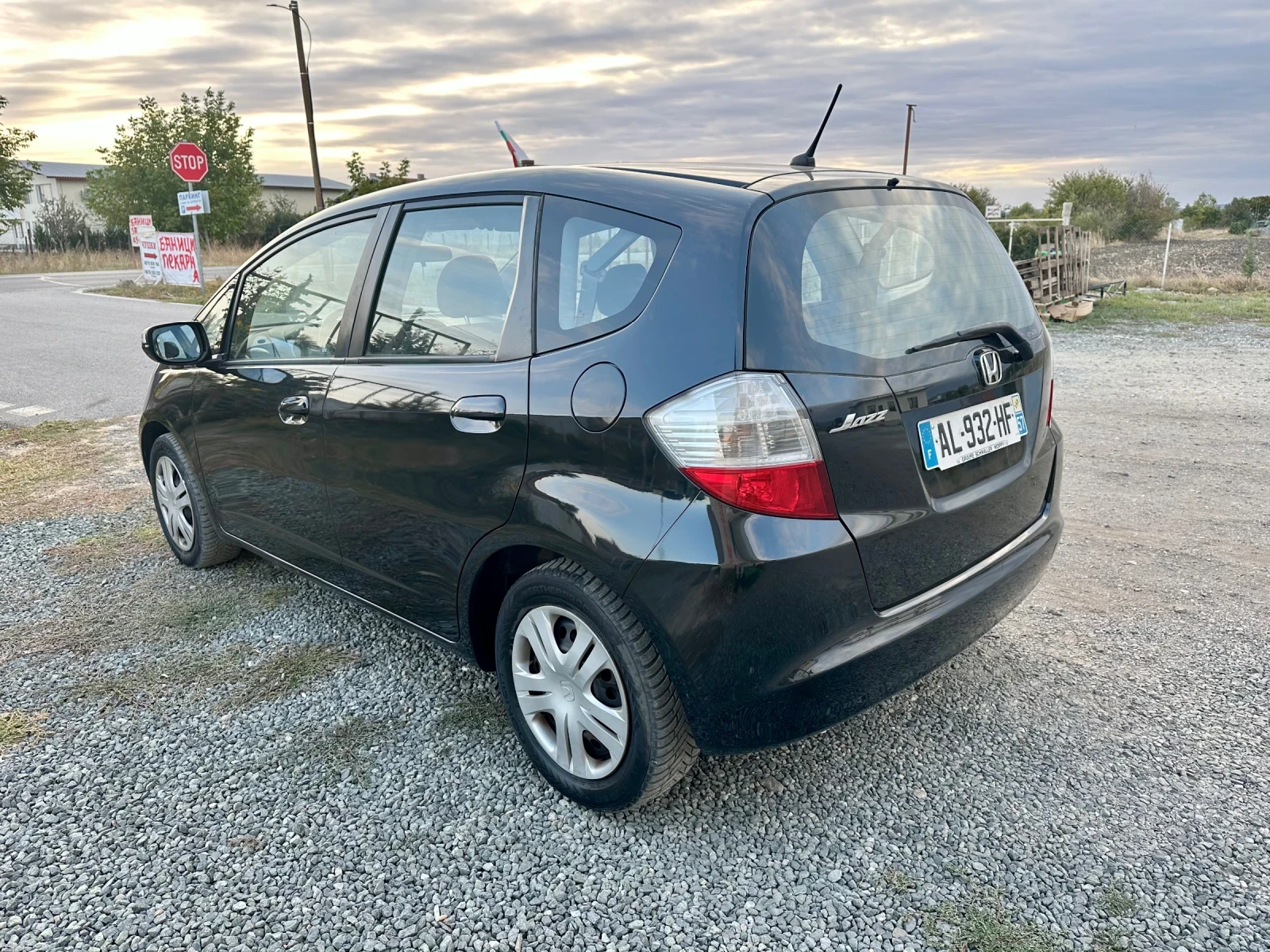 Honda Jazz 1.4i 100kc пълна сервизна история! - изображение 6 | Auto.bg Honda Jazz 1.4i 100kc пълна сервизна история! - изображение 6