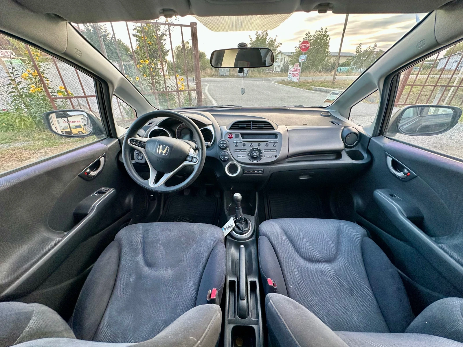 Honda Jazz 1.4i 100kc пълна сервизна история! - изображение 8 | Auto.bg Honda Jazz 1.4i 100kc пълна сервизна история! - изображение 8