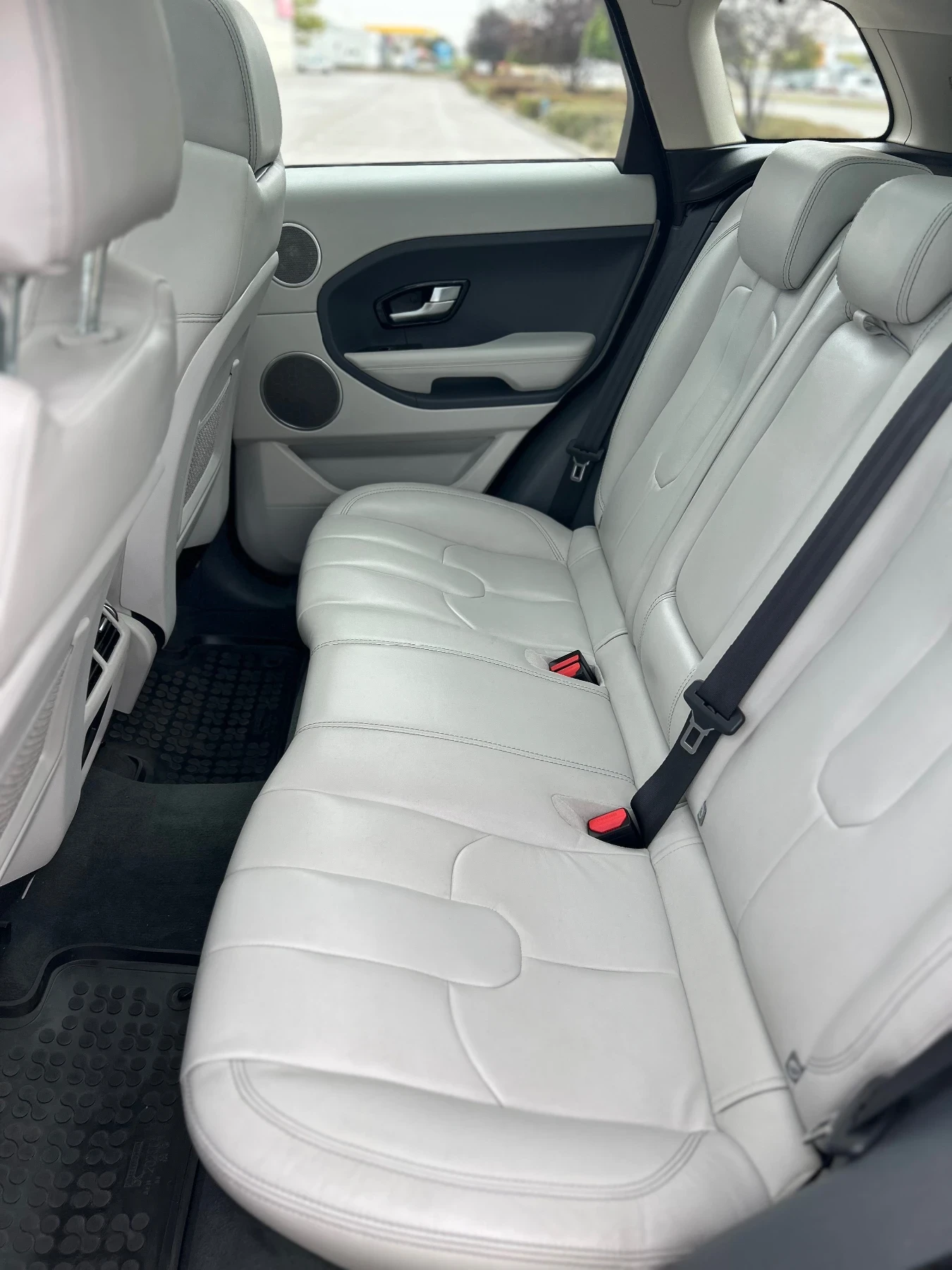 Land Rover Range Rover Evoque 2.2SD4 4x4 190 к.с - изображение 10 | Auto.bg Land Rover Range Rover Evoque 2.2SD4 4x4 190 к.с - изображение 10