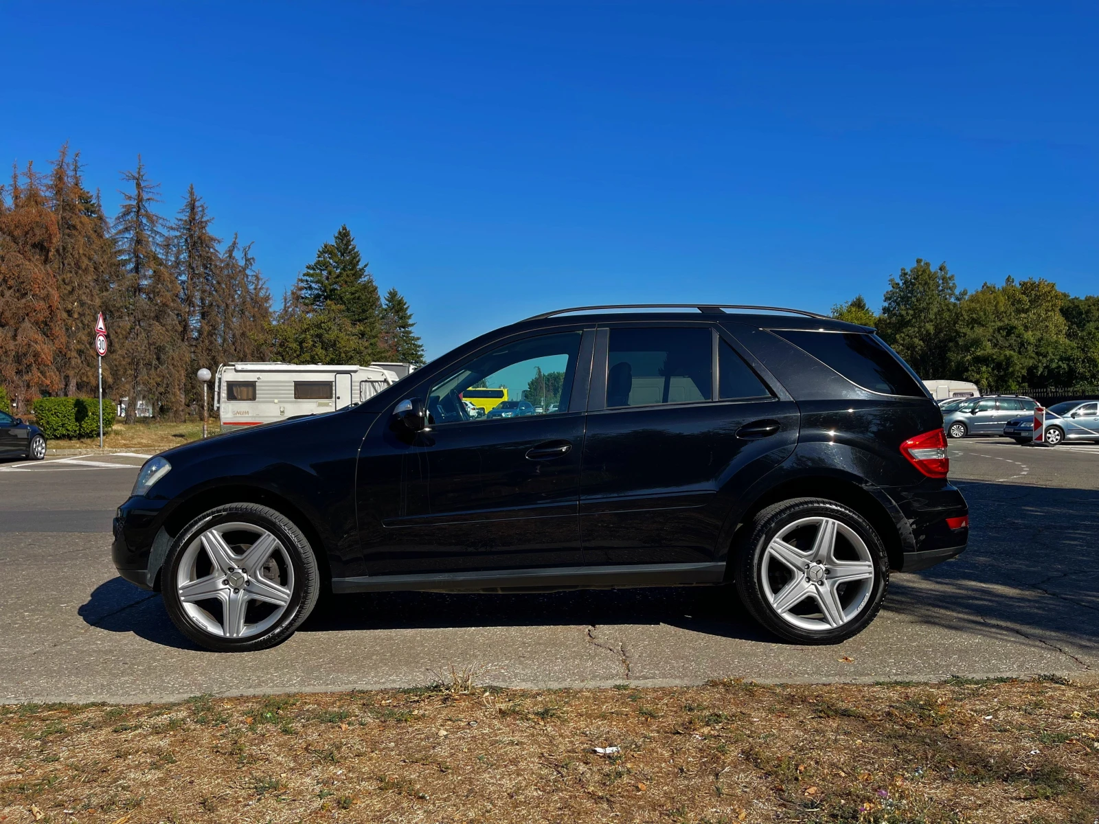 Mercedes-Benz ML 350 4MATIC | РЕАЛНИ КМ | LED ФАРОВЕ | 21 - изображение 3 | Auto.bg Mercedes-Benz ML 350 4MATIC | РЕАЛНИ КМ | LED ФАРОВЕ | 21 - изображение 3