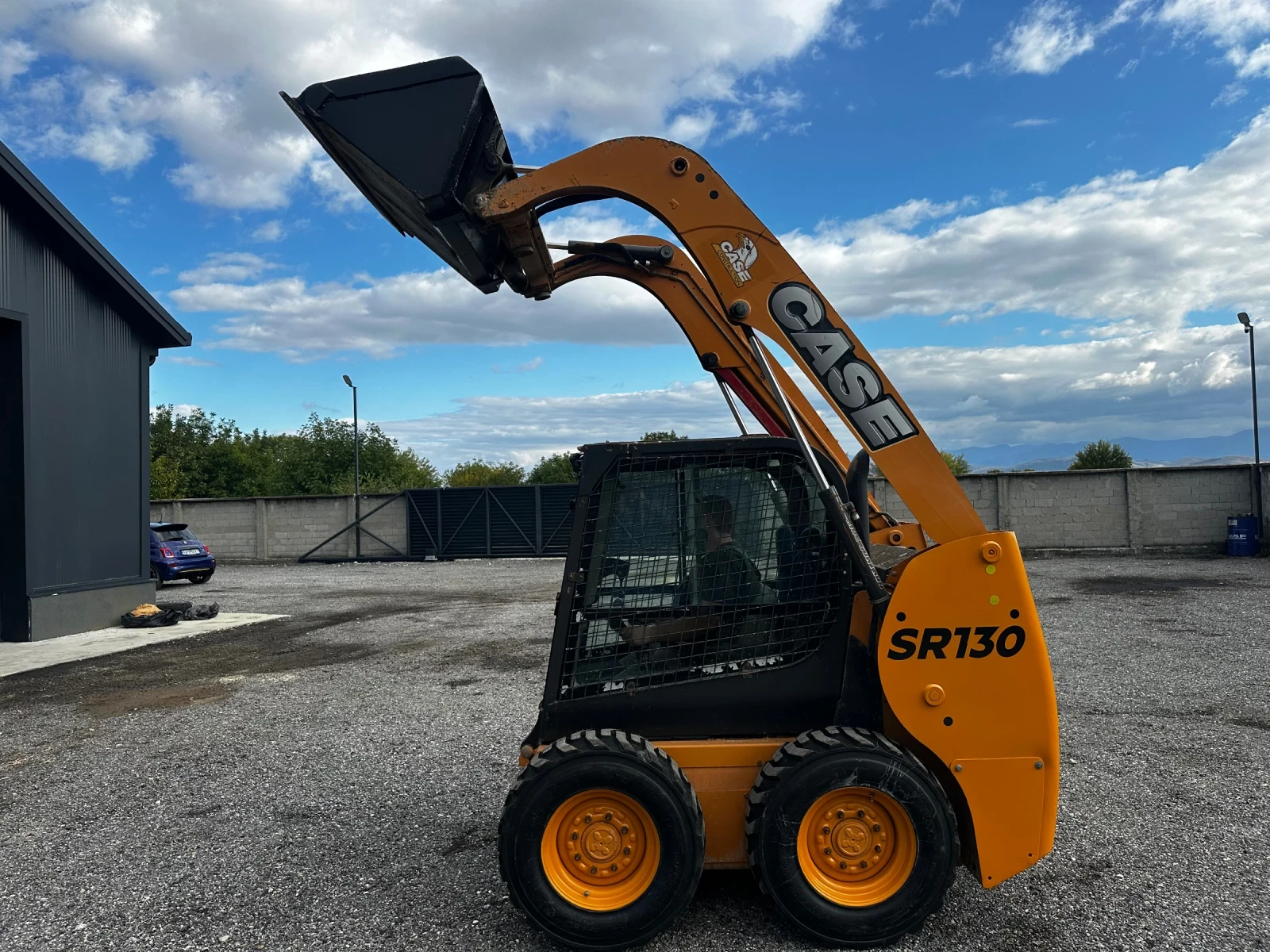 Мини челни товарачи Bobcat Case SR130 - изображение 5 | Auto.bg Мини челни товарачи Bobcat Case SR130 - изображение 5