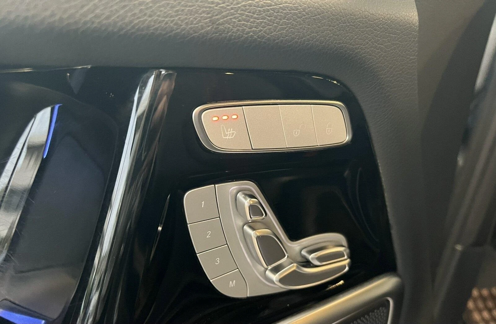 Mercedes-Benz G 400 d/4-MATIC/EXCLUSIV/MULTIBEAM/G-MANUFAKTUR/360/ - изображение 8 | Auto.bg Mercedes-Benz G 400 d/4-MATIC/EXCLUSIV/MULTIBEAM/G-MANUFAKTUR/360/ - изображение 8