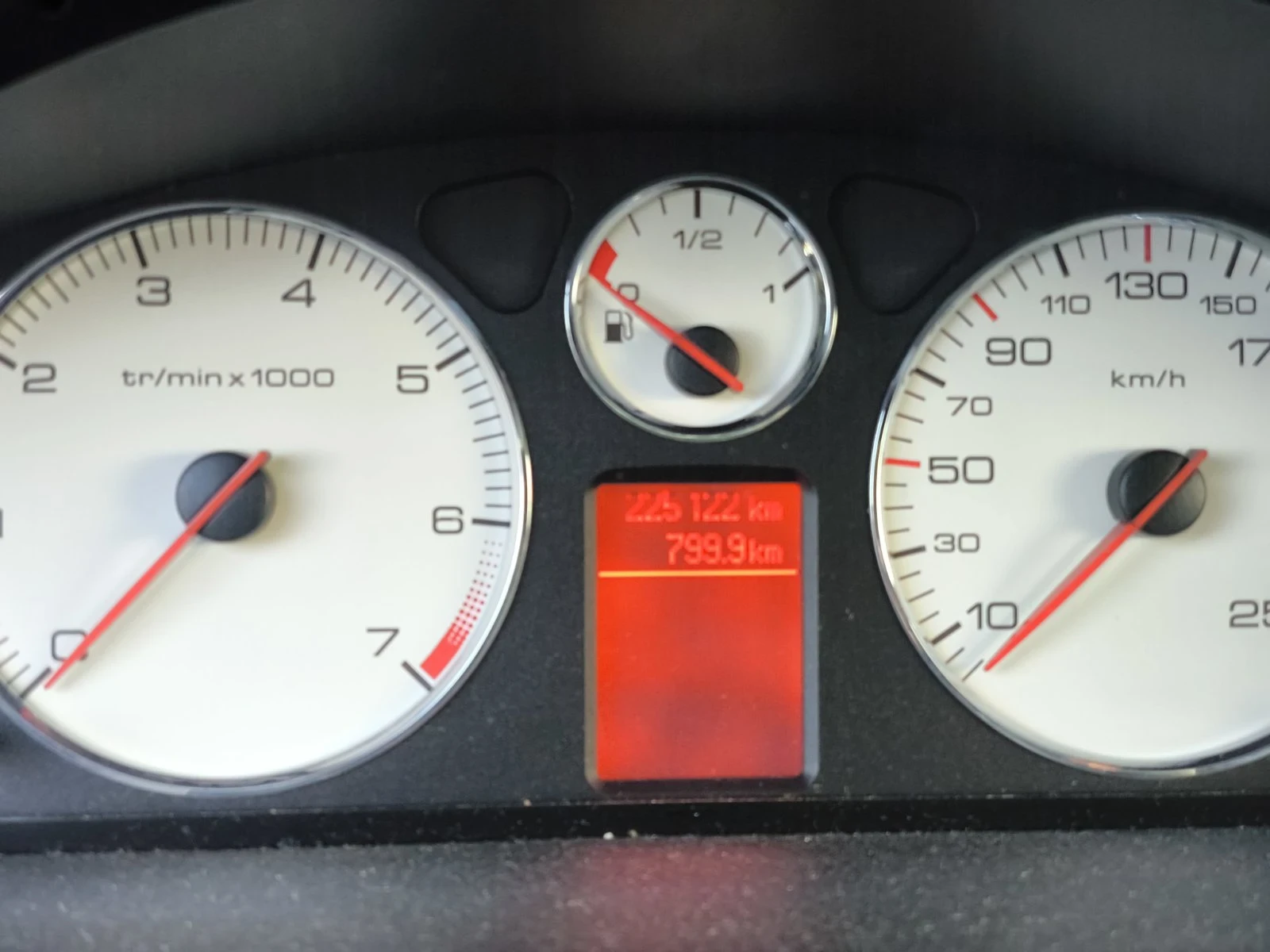 Peugeot 407 2.0 136к.с Газ/Бензин - изображение 8 | Auto.bg Peugeot 407 2.0 136к.с Газ/Бензин - изображение 8