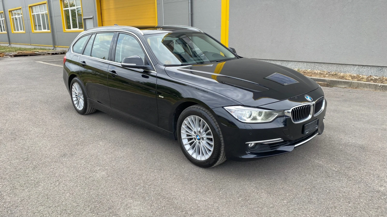 BMW 320 2.0 I xDrive 184 kc Luxury Line - изображение 3 | Auto.bg BMW 320 2.0 I xDrive 184 kc Luxury Line - изображение 3