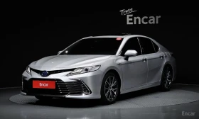 Toyota Camry * 2.5 XLE Hybrid *