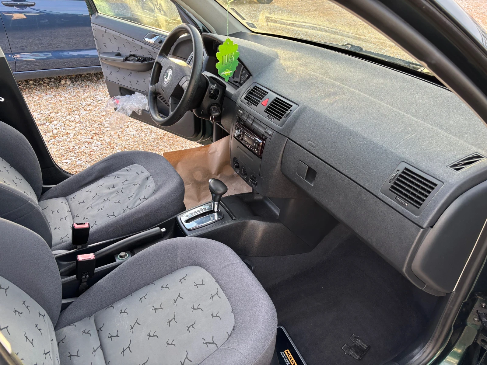 Skoda Fabia 1.4 БЕНЗИН АВТОМАТ - изображение 5 | Auto.bg Skoda Fabia 1.4 БЕНЗИН АВТОМАТ - изображение 5