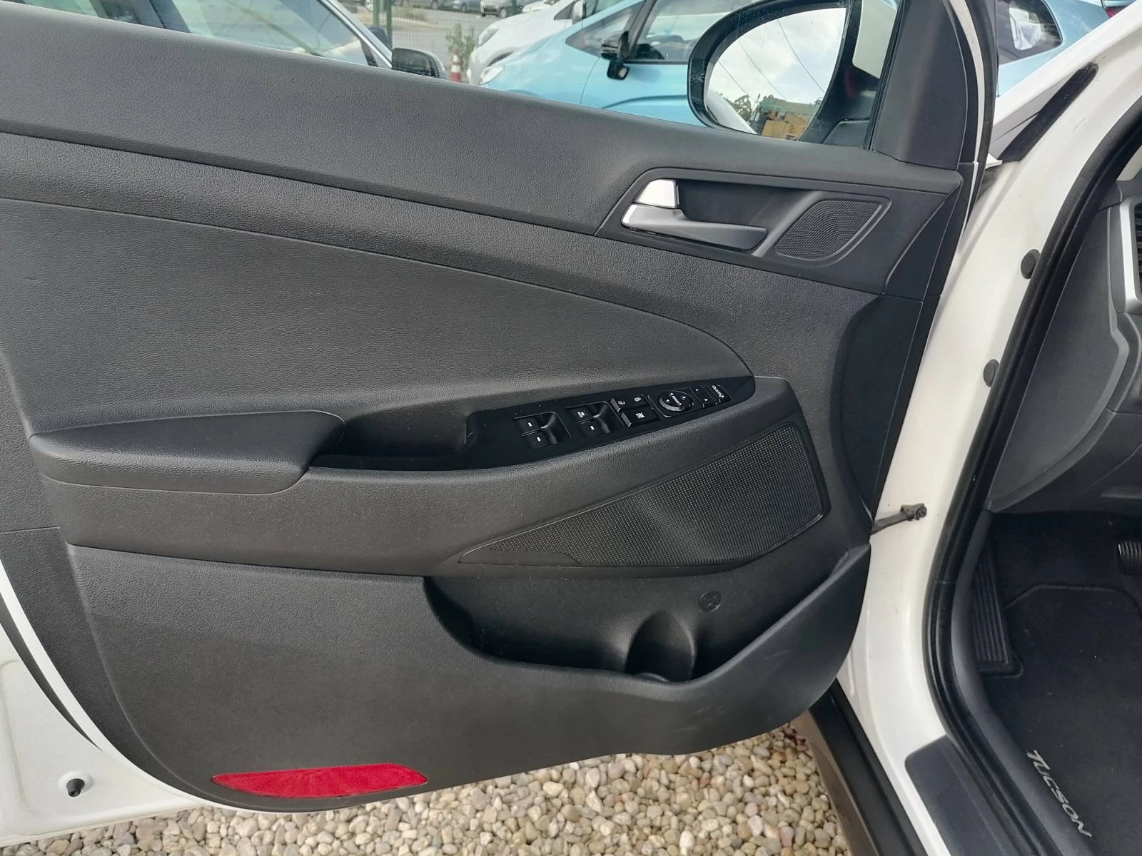 Hyundai Tucson 2.0 CRDI 4X4 - изображение 5 | Auto.bg Hyundai Tucson 2.0 CRDI 4X4 - изображение 5