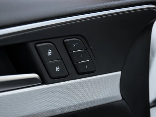 Audi A4 2.0 TFSI / Technik / S-Line / 360 - изображение 8 | Auto.bg Audi A4 2.0 TFSI / Technik / S-Line / 360 - изображение 8