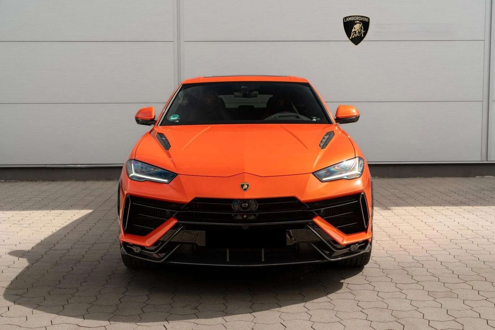 Lamborghini Urus PERFORMANTE/CERAMIC/FULL CARBON/B&O/PANO/HEAD UP/ - изображение 2 | Auto.bg Lamborghini Urus PERFORMANTE/CERAMIC/FULL CARBON/B&O/PANO/HEAD UP/ - изображение 2