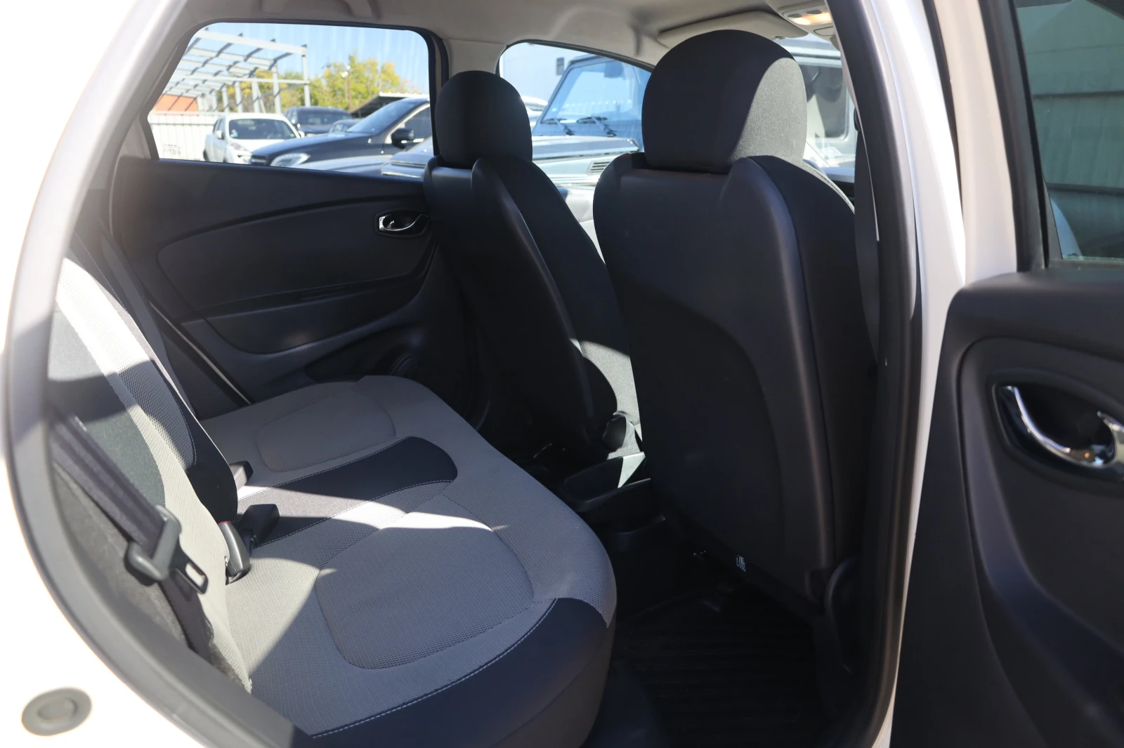 Renault Captur 0.9TCe LPG Еxpression KeyGO Xenon Tempomat #iCarbg - изображение 9 | Auto.bg Renault Captur 0.9TCe LPG Еxpression KeyGO Xenon Tempomat #iCarbg - изображение 9