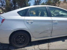 Toyota Prius 1.8L I-4 DOHC, VVT, 98HP Front Wheel Drive | Auto.bg — изображение 12 Toyota Prius 1.8L I-4 DOHC, VVT, 98HP Front Wheel Drive | Auto.bg — изображение 12