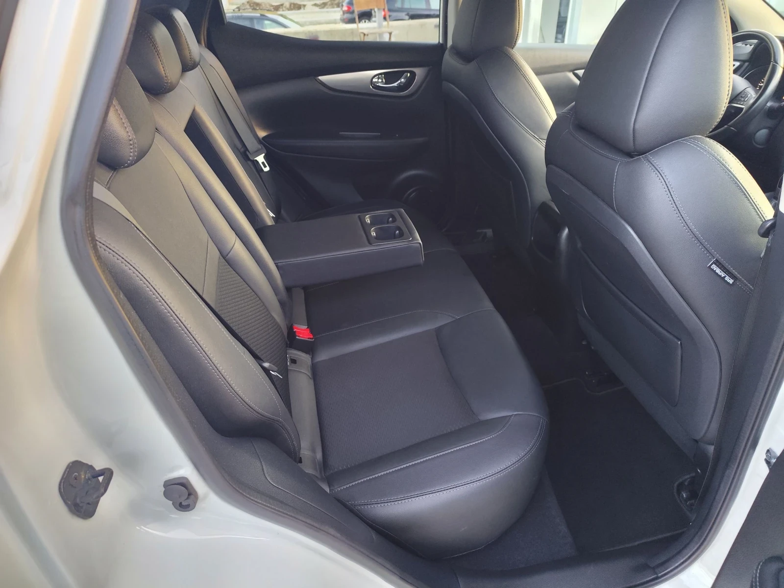 Nissan Qashqai 1.3T Швейцария  - изображение 8 | Auto.bg Nissan Qashqai 1.3T Швейцария  - изображение 8