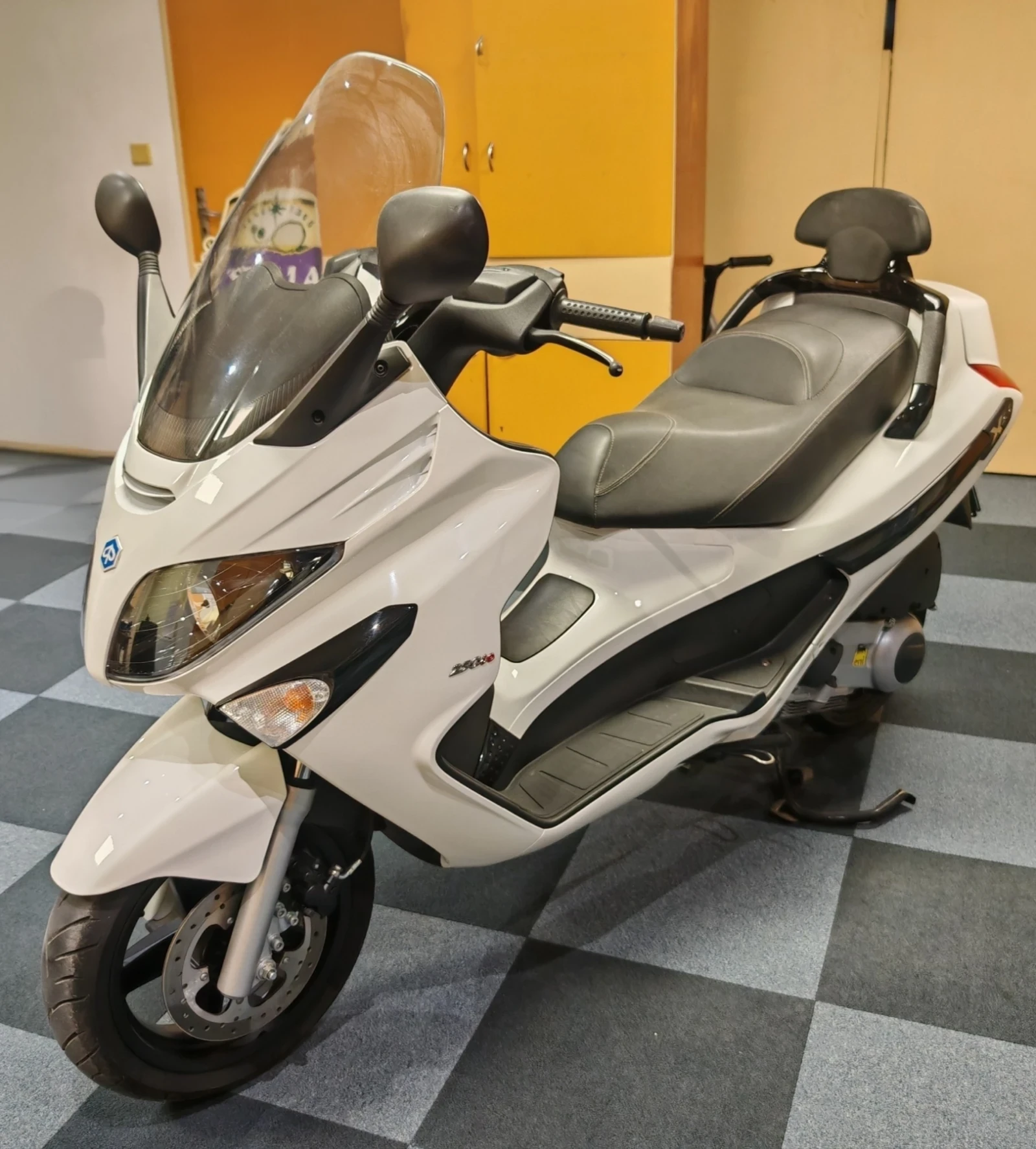 Piaggio XEvo undefined | Auto.bg — изображение 1 Piaggio XEvo undefined | Auto.bg — изображение 1