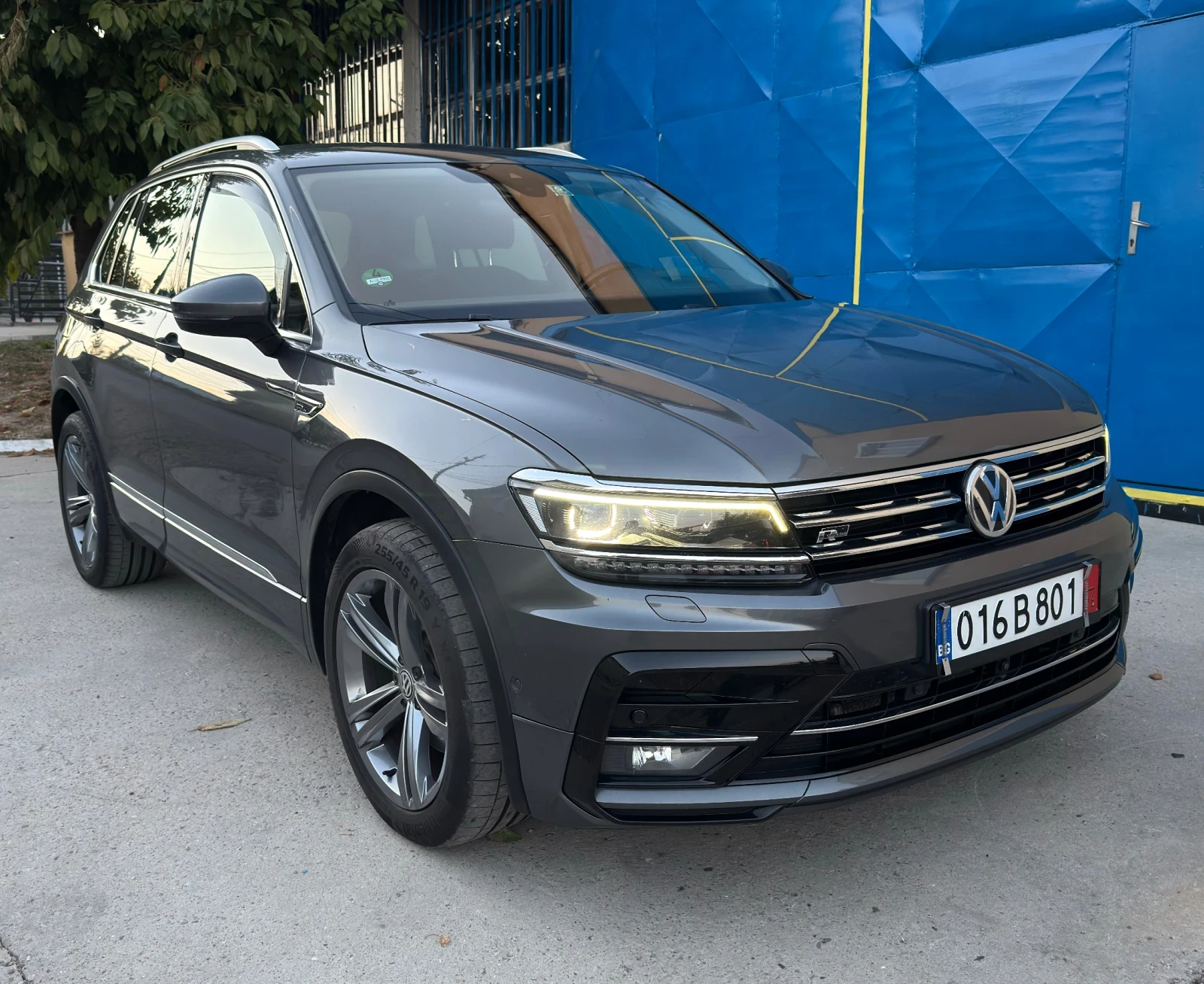 VW Tiguan BiTDI 240| R-LINE| 4MOTION| DSG | DCC | HUD | 360 | Auto.bg — изображение 1 VW Tiguan BiTDI 240| R-LINE| 4MOTION| DSG | DCC | HUD | 360 | Auto.bg — изображение 1